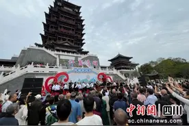 南充：文旅地标清晖阁 国庆喜迎八方客图片