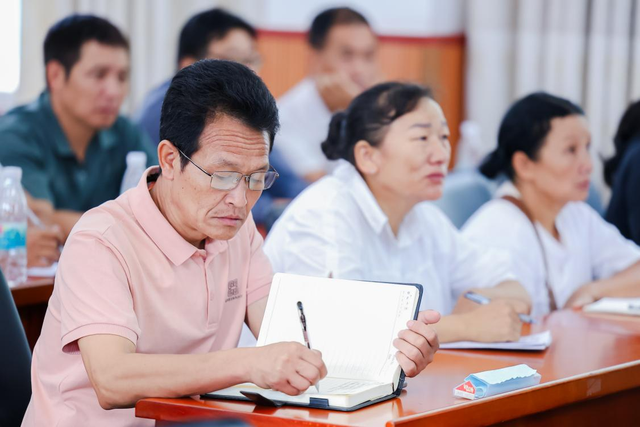 遇见木楞房、火塘与95后妈妈的寻常日子