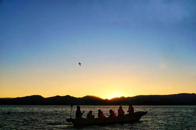 【冬季暖阳 凉山不凉】一湖碧水映云天，摩梭风情醉心间