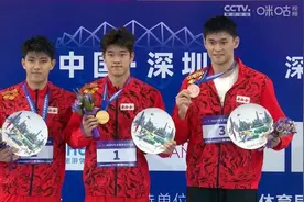 孙杨回应“比赛第三”！和潘展乐首次同框领奖，网友：这个细节好感动图片