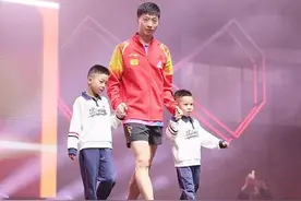 难怪马龙不退役，原来是怕回家带娃图片