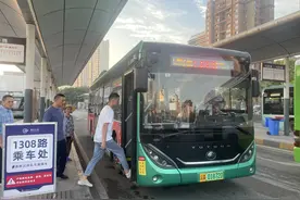 居民乘车更便捷！公交1308路今起增加两个停靠站图片