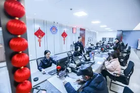 新春走警营｜出入境办证遇高峰？我们来安排！图片