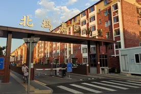 近十年拿不到房本，问进度没个谱，问题卡在了哪儿？图片