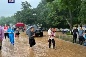 广西桂林本轮强降水已趋于结束 漓江桂林市区河段正缓慢退水图片
