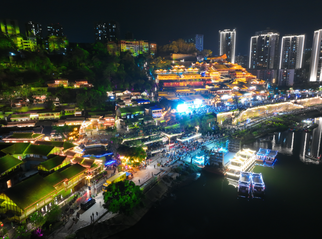 广安：花样“新夜态” 燃动“夜经济”