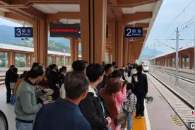 池黄高铁开通运营一周年 安全运送旅客逾300万人次图片