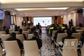 交警大队走进武汉市中心医院杨春湖院区 开展“警”急救护培训图片