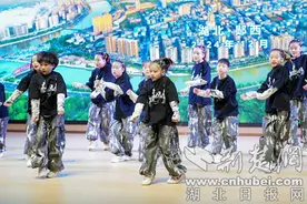 湖北郧西：动感曳步舞出别样精彩图片