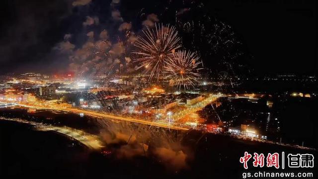 敦煌月牙泉畔：驼铃声里的幸福变迁