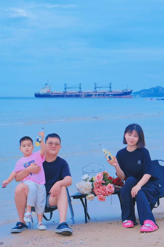 武汉游客一头扎进威海“20℃的海风里”