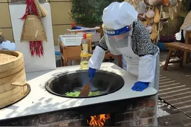 江苏做饭幼儿园爆红后，进不了幼儿园引发新焦虑，有家长开两天车只为见园长图片