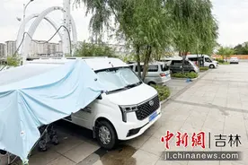 众多游客开着房车来延吉乐享清爽夏日图片