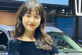 第50届齐鲁国际车展首日，车模走秀轮番上演图片