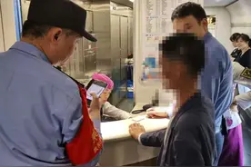 醉酒旅客错拿行李 贵铁警方帮忙找回图片