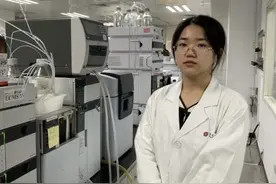 北京中医药大学多名学生“教科书式”救助晕倒同学获网友点赞 救人者：为救人飞速爬了4层楼 学以致用感觉很自豪图片