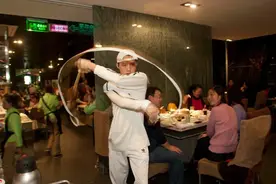 为什么吉野家店长月薪6000，而海底捞店长月薪120000？图片