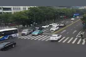 “我家娃准考证忘带了！”他们联手，开考前4分钟送到图片