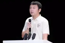 雷佳音透露和孙艺洲是同班同学，网友：以为他们是两代人图片