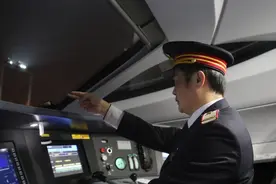 高铁司机每天上班4小时，那月薪有多少？什么样的人才能胜任？图片