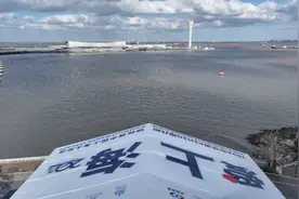 F1H2O上海大奖赛摩托艇下水“亮相”，市民零距离感受“水上F1”的速度与激情图片