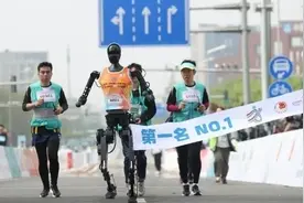 人形机器人马拉松将电影变为现实 全球惊呼“这是历史性时刻”图片