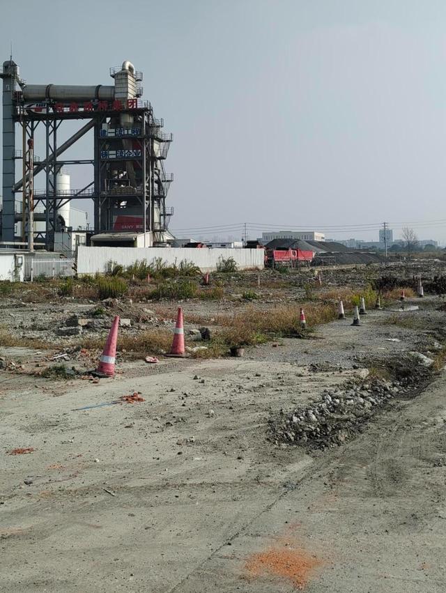 男子殴打92岁母亲被刑拘，邻居称事后老母亲曾拿500元想保儿子回家：宠得不得了	，要什么就给什么