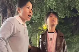 “双向奔赴的善意”，网红博主组织大学生帮10岁女孩卖花筹母亲手术费图片