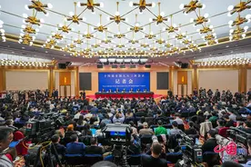 商务部部长：拓展外贸增量，一个重要的增长点就是创新提升服务贸易图片