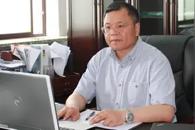 心有大我 至诚报国——“人民教育家”国家荣誉称号获得者黄大年图片