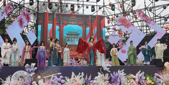 武则天率十二花神巡游护城河！太火了，老南门明天加场！