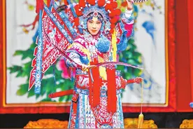 河南戏曲明日之星丨“九〇后”民营豫剧团团长范胜男：向下扎根 向上生长图片