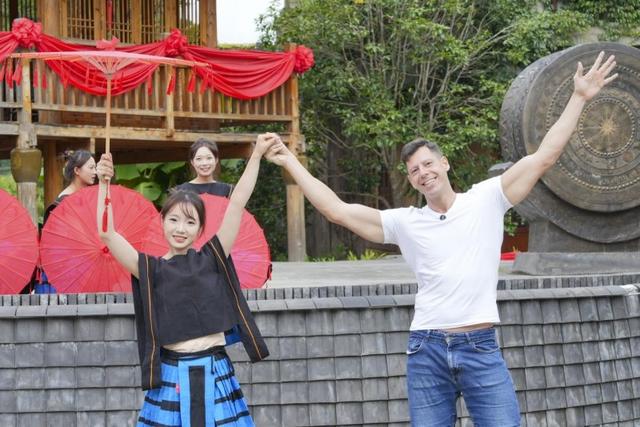 不只是一场演出：在广西深山，我活进了白裤瑶的24小时