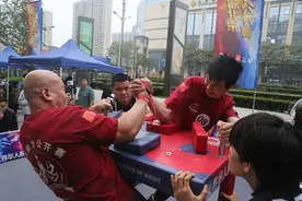 首届北京腕力公开赛举办图片