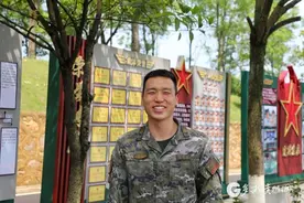 【高清组图】军营中的你 笑起来真好看图片