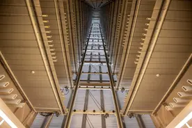 21层立体“垂直升降”  存取车用时不到1分钟 记者实地探秘“深圳最有仪式感停车场”图片