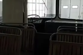 中国第一辆自主研发生产的公共汽车长啥样图片