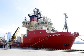 威海营商行|威海港成功接泊200吨鲜活俄罗斯帝王蟹图片