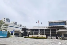 投资近10亿的学校读着读着就没了图片