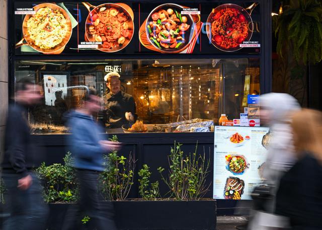 繁华的伊斯坦布尔独立大街