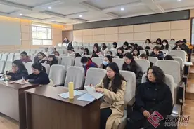 昆明市盘龙区东华小学开展校级课题专题培训讲座图片