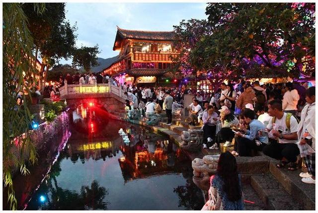 七彩云南之十三：夜走丽江古城 心中五味杂陈