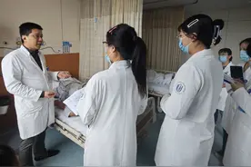 胸口时常灼热、反酸，没想到竟是心梗……心梗擅“伪装”，这些都是症状！图片