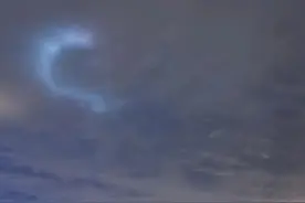 夜空现不明发光体？ 专家揭秘了图片