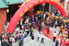 潮汕英歌助力！新兴县第二届“城隍巡游”燃动城墙图片