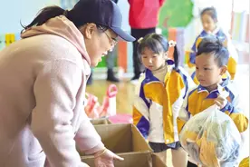 捐赠暖冬衣物，传递爱与温暖图片