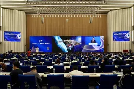 卫星实现“太空演出”，电影承载“宇宙哲学”，航天文化可以很多元| 海上生明月图片