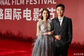 张丹峰正式推翻“离婚宣言”盼重返舞台：我和洪欣感情非常好图片