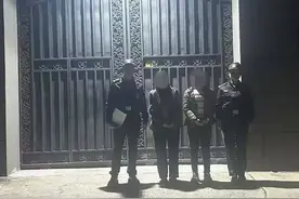 四川荣县一男子带女友偷狗被主人发现后独自逃走图片