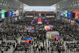 五一返程客流最高峰来了！上海地铁“火力全开”，1、2、10、17号线加开定点加班车次图片